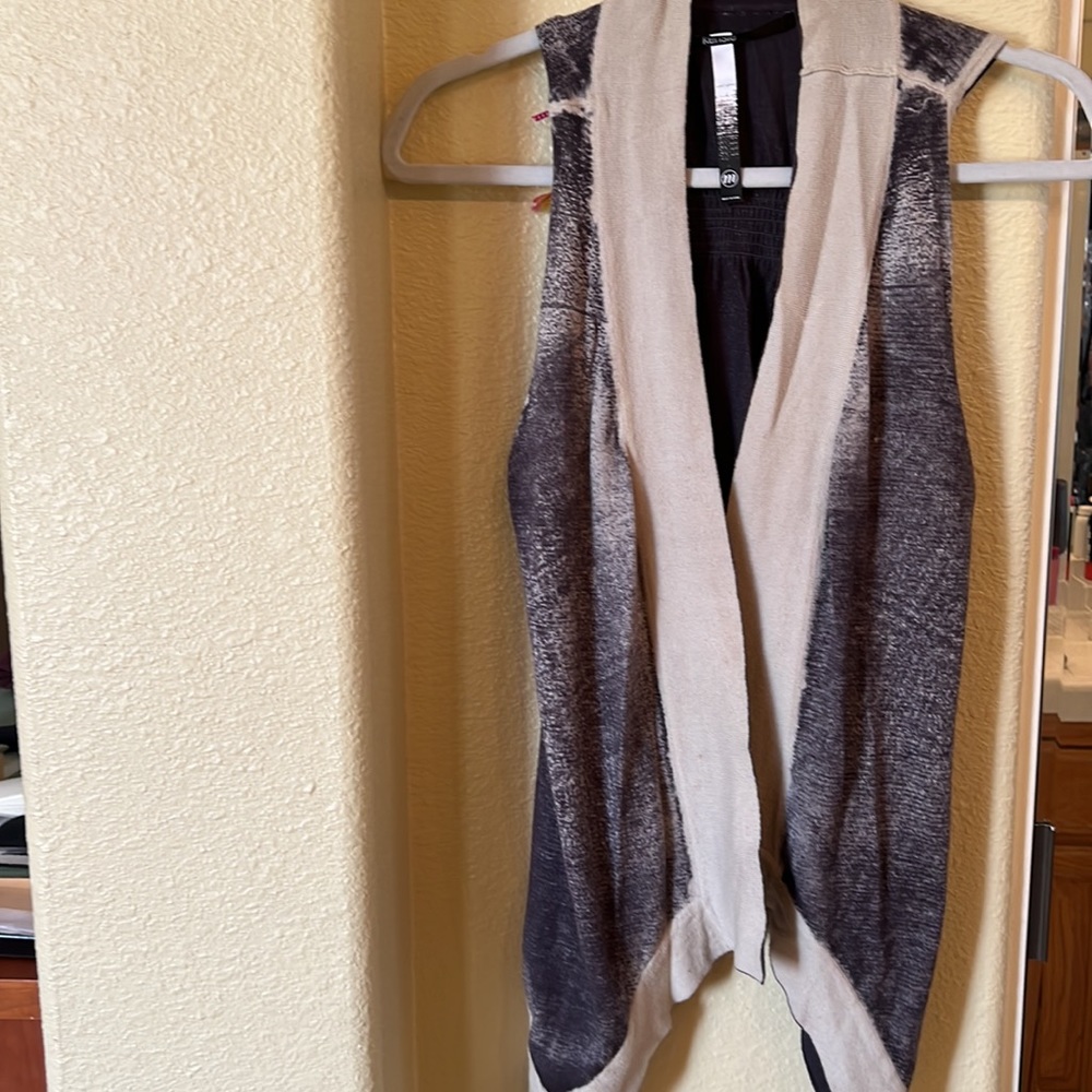Kenzie Vest 100% cotton weave v chic ( shaded look)